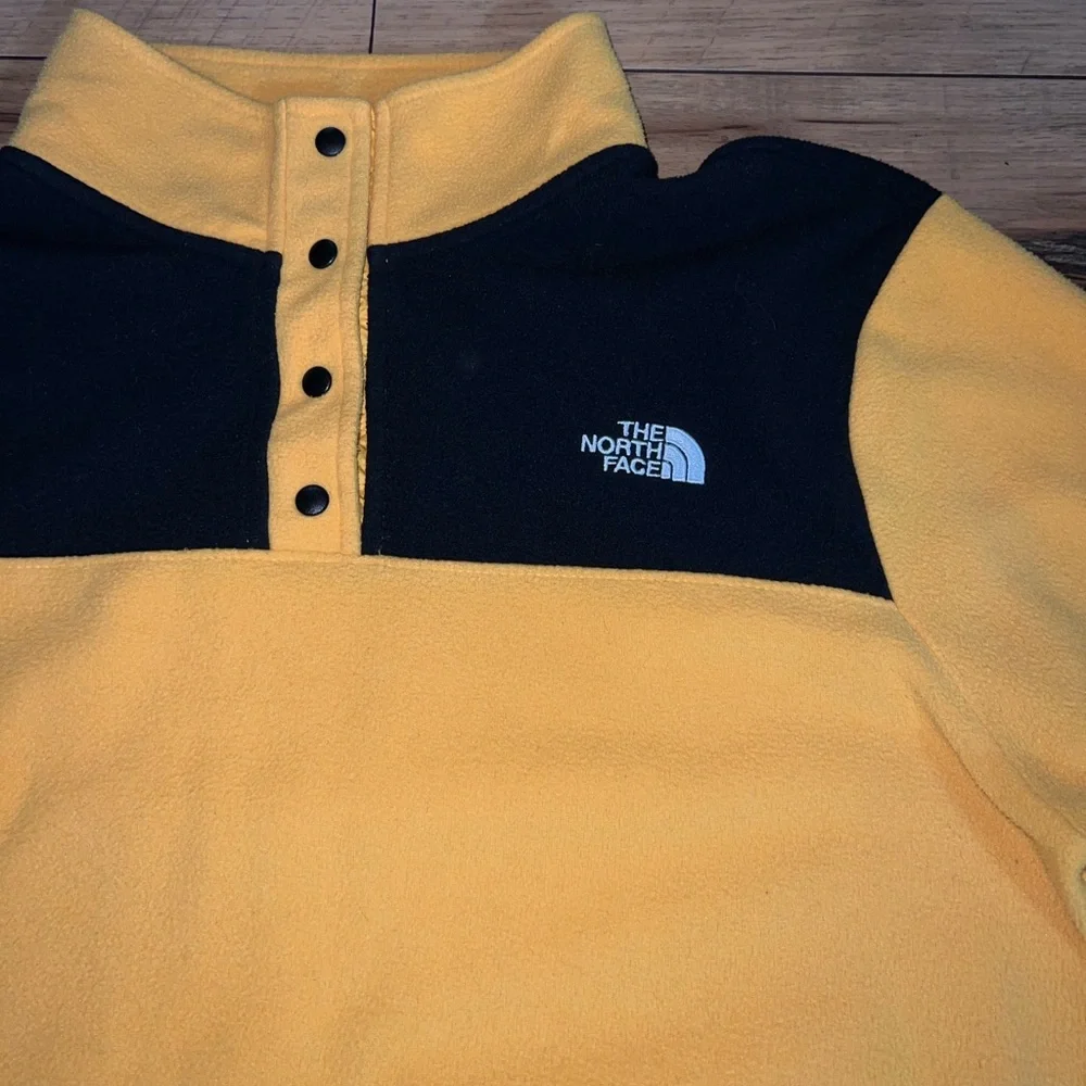 north face pullover - Picture 2 of 5